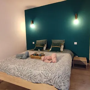 https://apt-chez-nico-et-mag-entre-mer-et-collines.fr-provencehotel.com
